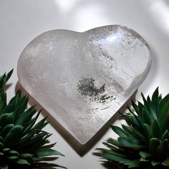 Garden‎ Quartz Heart Carving (3) - Picture 1 of 12